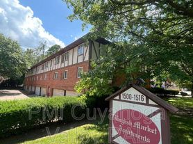 1516 W Market St