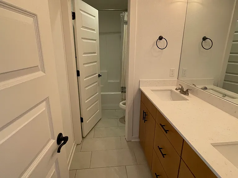 2333 E Amherst Aly — Photo 13
