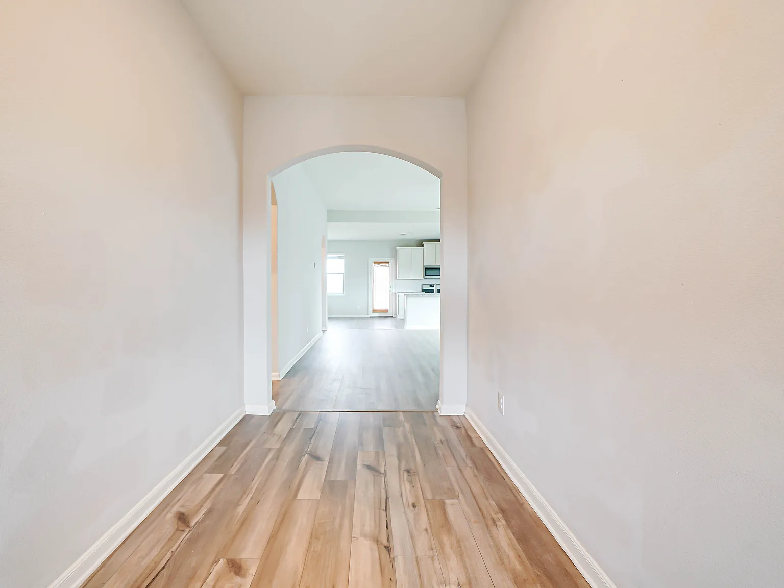 4 bed, 1801 sqft, $2,095 — Photo 3