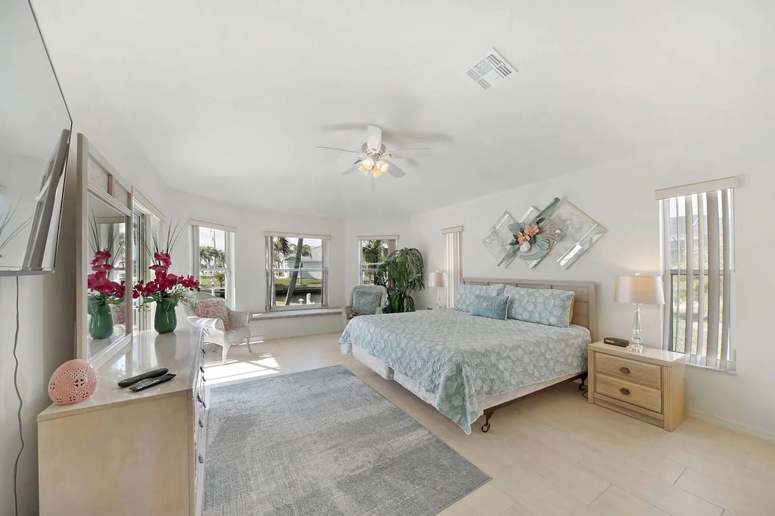 3 bed, 2.0 bath, 2098 sqft, $4,710 — Photo 4