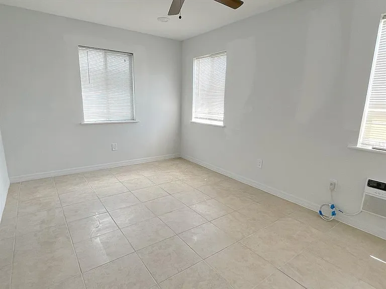 24 Lynn Way #A — Photo 8