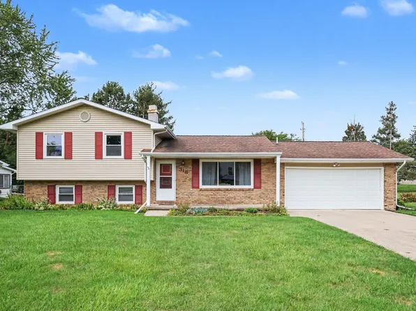 318 Kenway Dr, Lansing, MI 48917