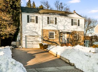 260 Kensington Rd, River Edge, NJ 07661