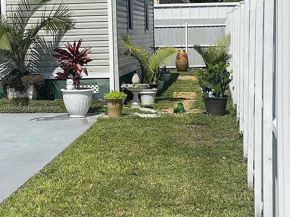 5th image of 130 NW 218th Way