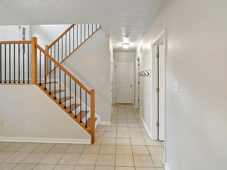 359 Montgomery Cir — Photo 23