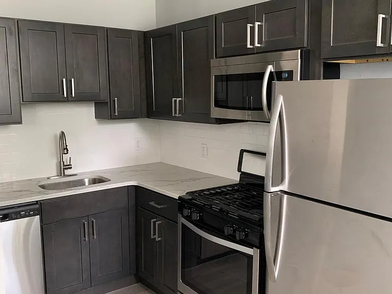 617-625 E Vernon Rd #3A — Photo 4