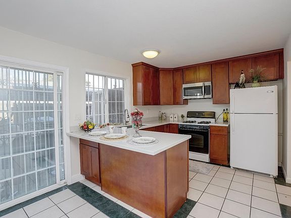5th image of 1488 Carmen Ct