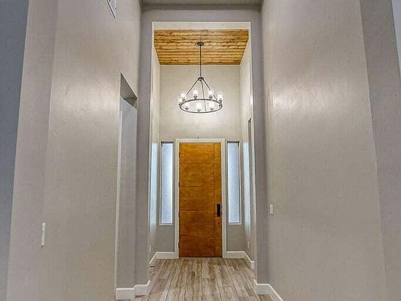 4th image of 2901 E Springs Rd