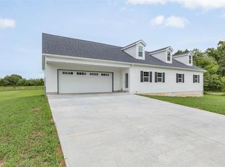 300 Blackberry Ln, Bismarck, MO 63624