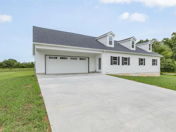 300 Blackberry Ln, Bismarck, MO 63624
