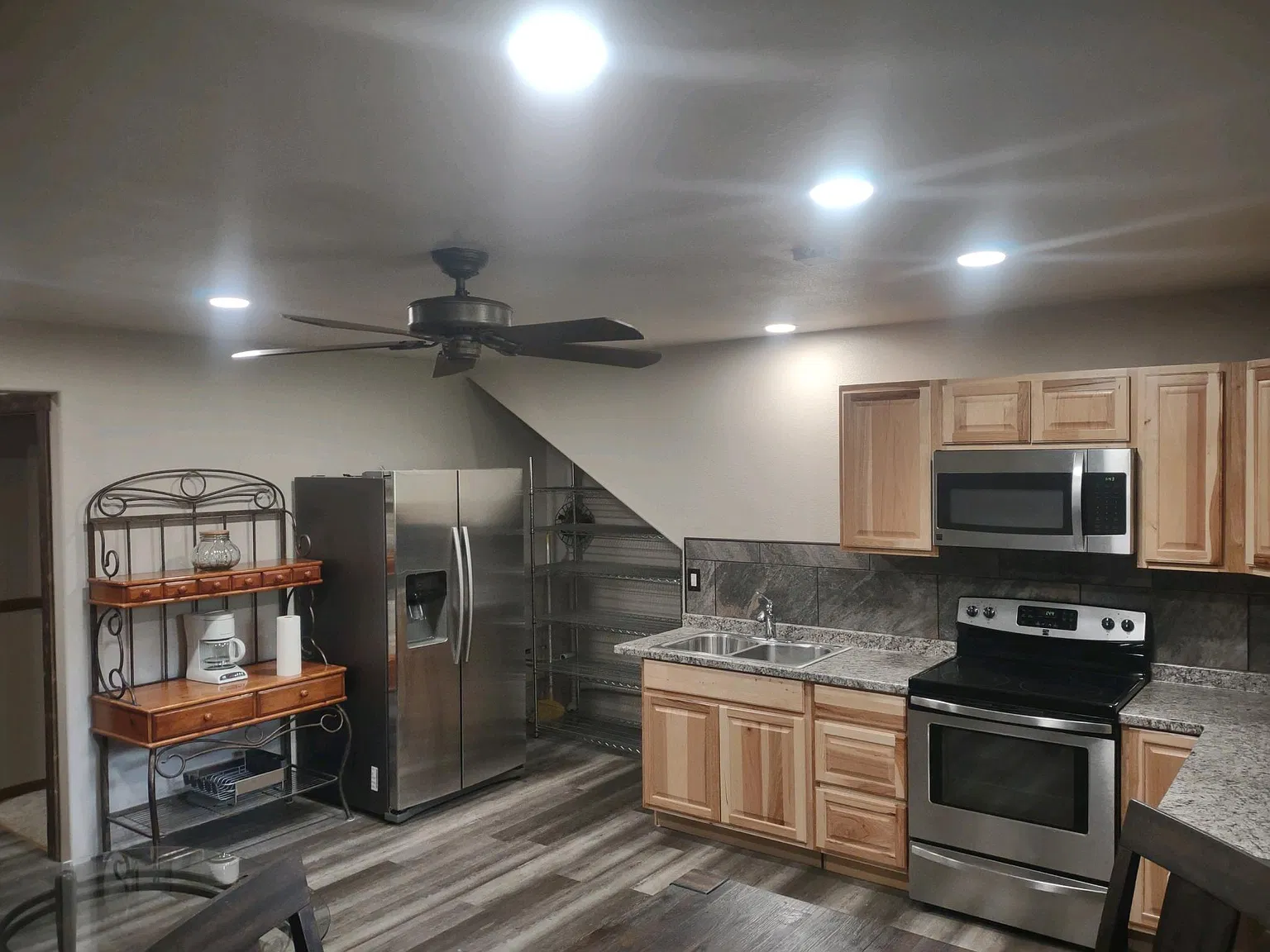 5 bed, 3240 sqft, $1,600 — Photo 3