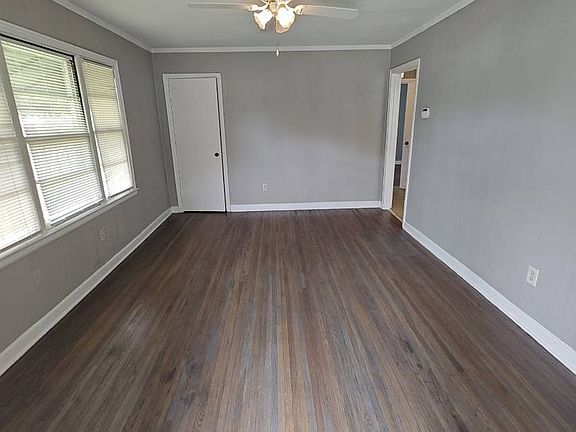 4th image of 2675 Dunn Ave