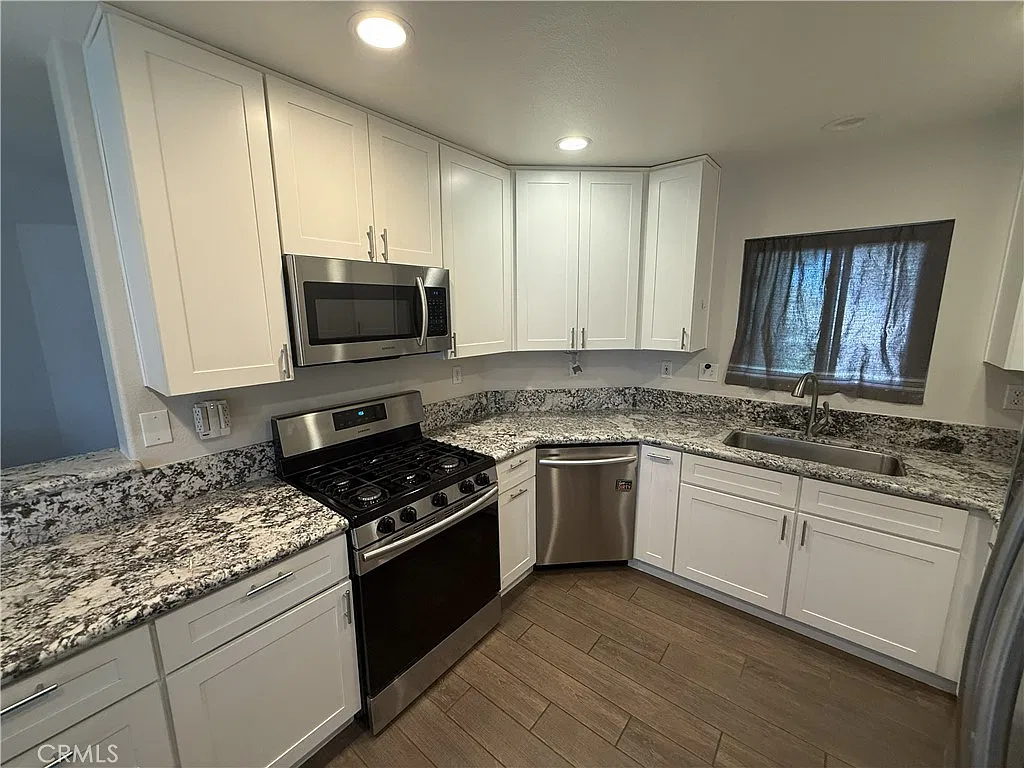 3 bed, 1342 sqft, $3,100 — Photo 3