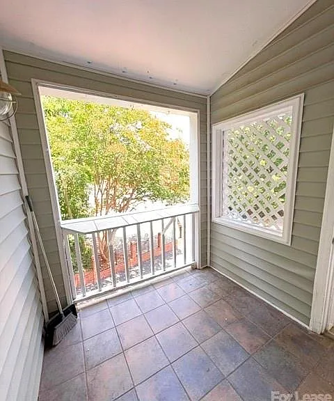 430 Queens Rd — Photo 28