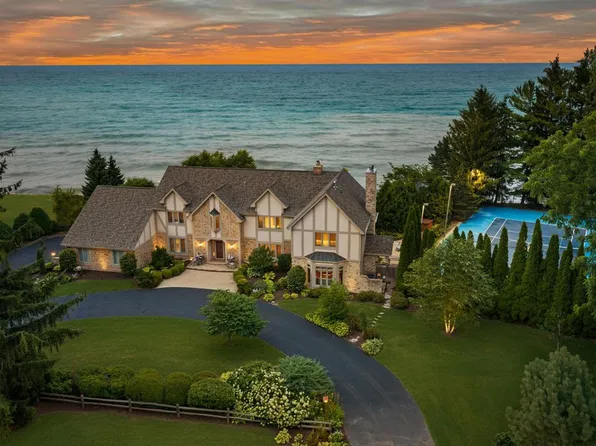 704 Waters Edge ROAD, Racine, WI 53402
