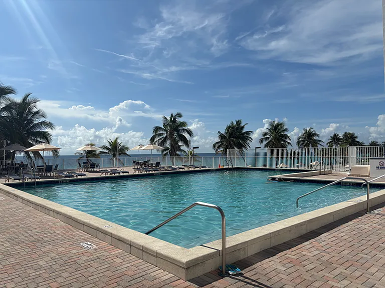 2301 S Ocean Dr — Photo 9