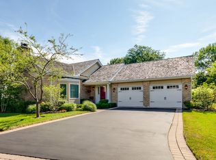 125 Wimbledon Ct, Lake Bluff, IL 60044