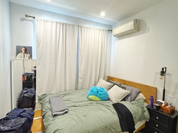 741 Washington Avenue image 4 of 17