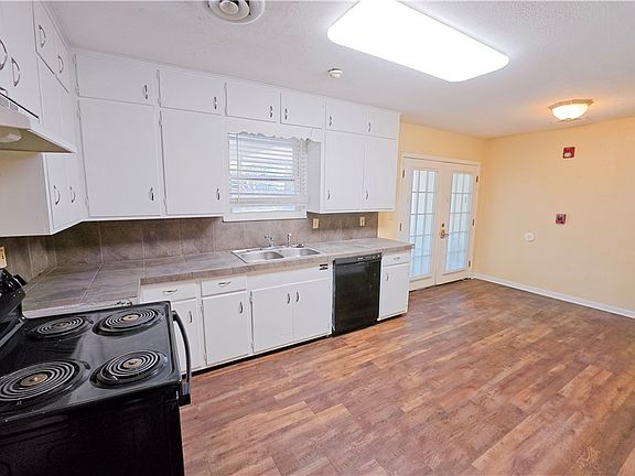 4th image of 708 Avenue I St