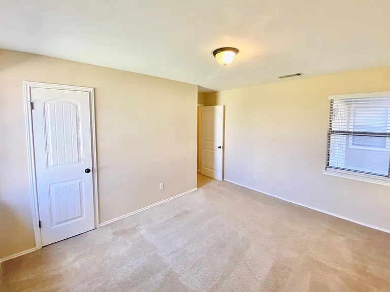 2011 Newton Dr — Photo 12