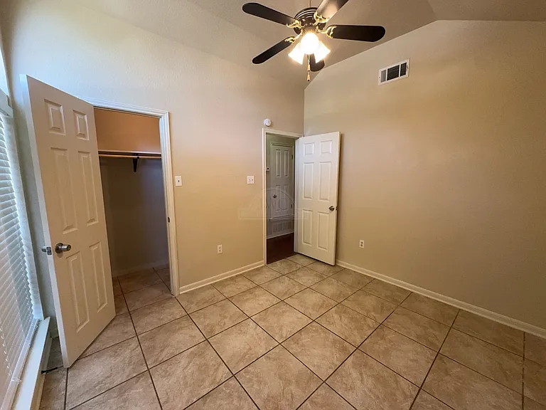 3906 Lone Oak Dr — Photo 12