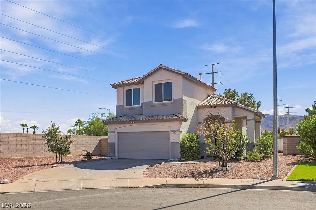 3 bed, 2.5 bath, 1564 sqft, $2,200 — Photo 1