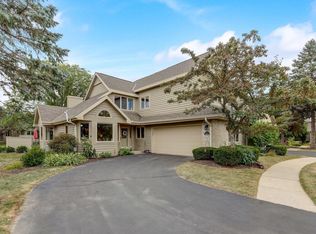 N21W24045 Garden Cir #F, Pewaukee, WI 53072