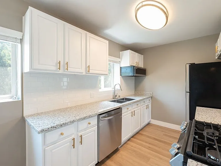 14857 Hartsook St #6 — Photo 26