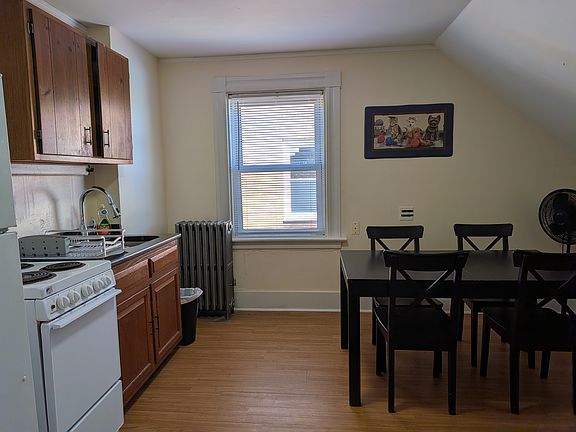 3rd image of 29 Chestnut St