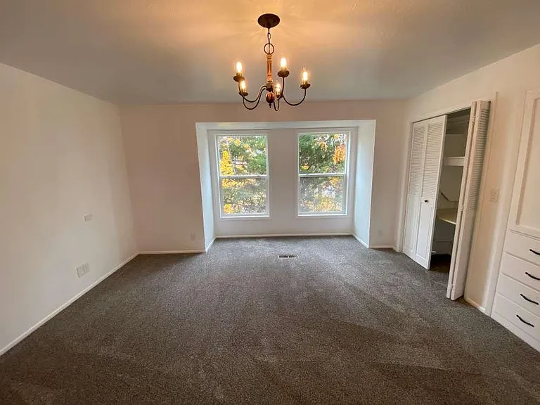 1093 Lamplighter Dr — Photo 4