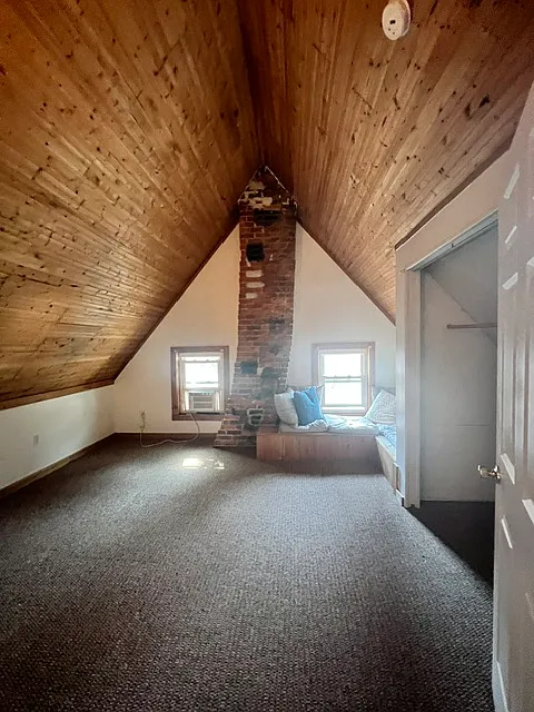 6 bed, 2400 sqft, $2,200 — Photo 2