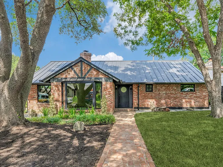 2504 Briargrove Dr — Photo 1
