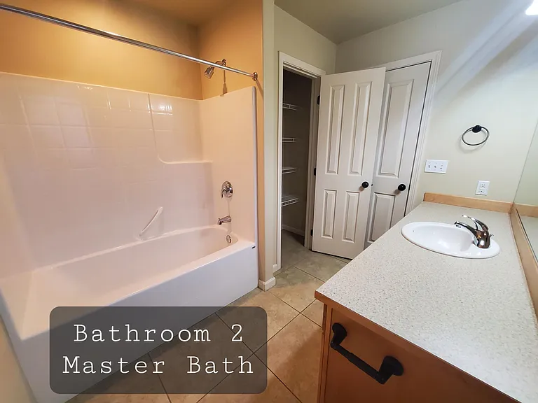 2403 N Water St — Photo 6