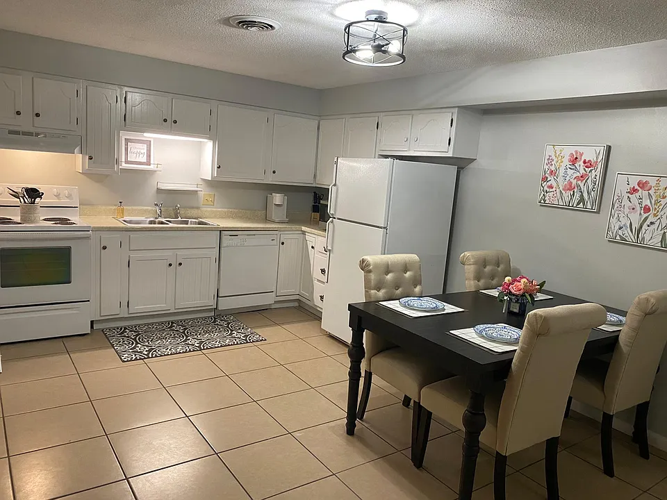 917 Davis Blvd #2