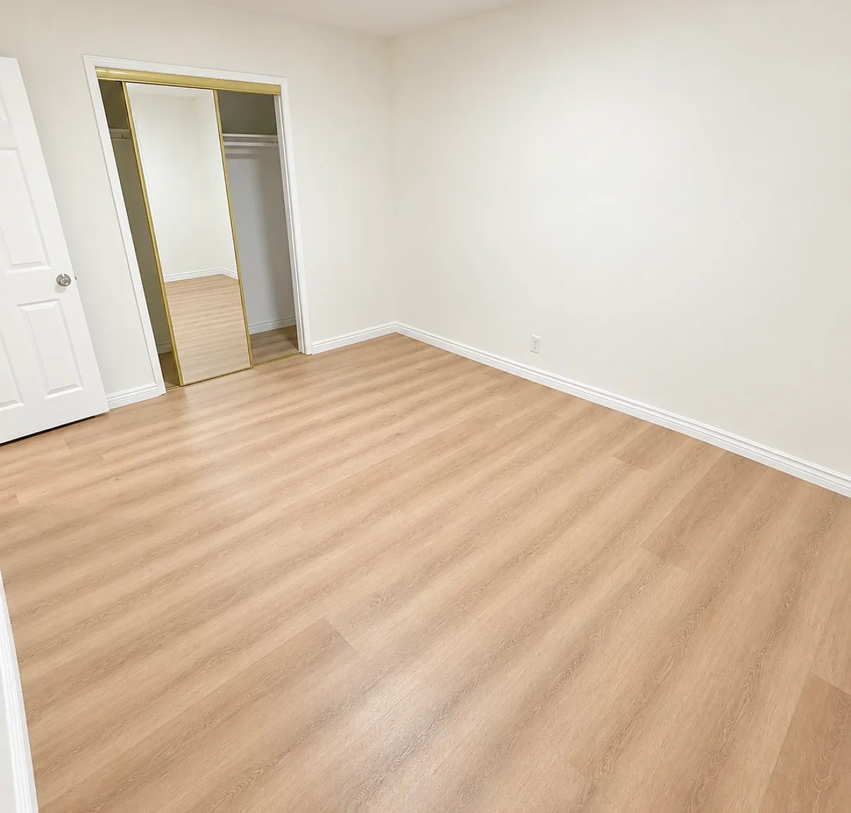 2 bed, 950 sqft, $2,500 — Photo 3