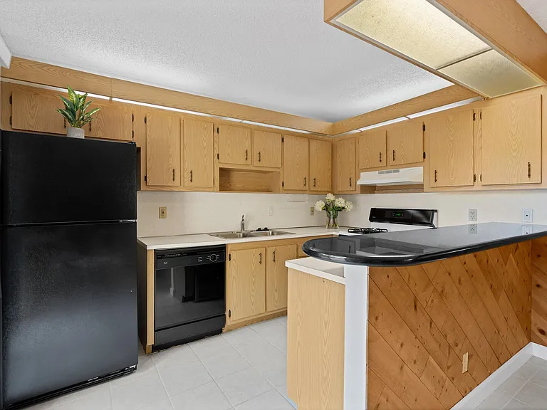 2327 Waterside Dr — Photo 4