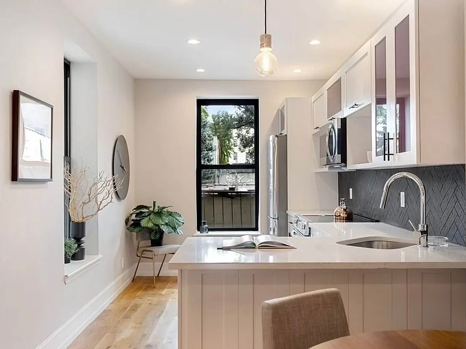 1st image of 790 Saint Johns Pl APT 4A