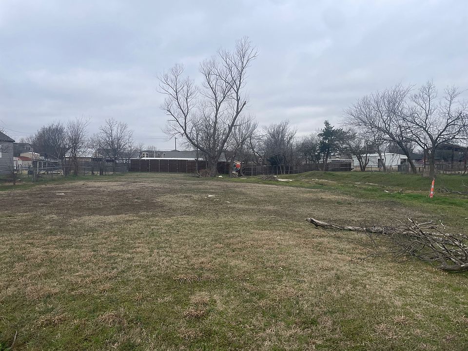 2nd image of 1006 S Riggins St
