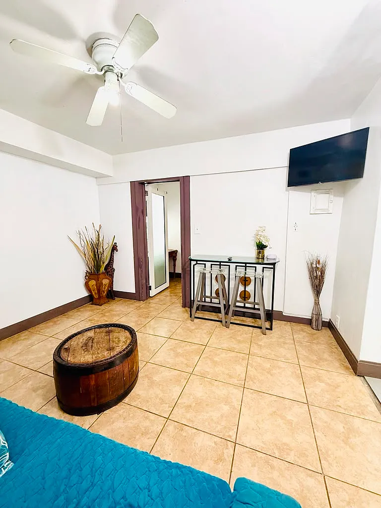 2 bed, 900 sqft, $1,800 — Photo 3
