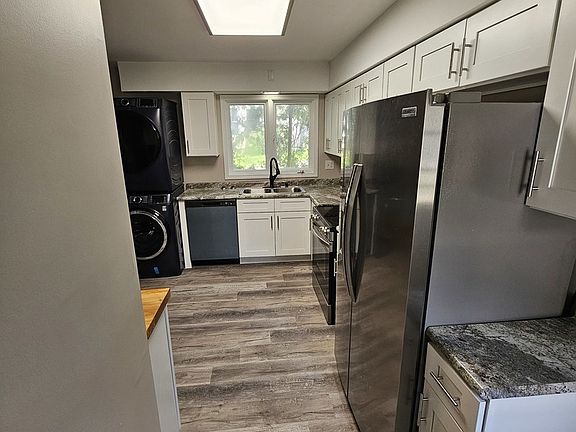 3rd image of 450 Lake Ave APT 2