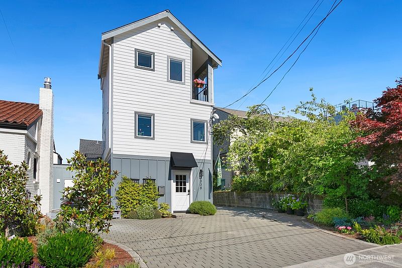 2nd image of 1338 California Ave SW