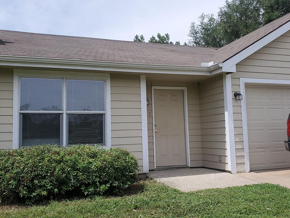 Exterior - Front with 1 car garage