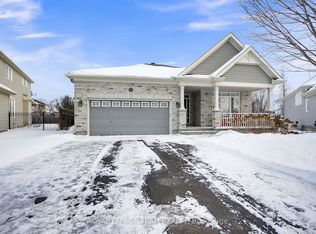 128 Chenoa Way, Ottawa, ON K2J 0M2