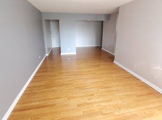 5746 N Sheridan Rd APT 401, Chicago, IL 60660