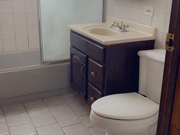 4th image of 2925 N Lawndale Ave #3