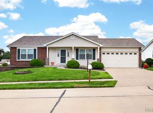4046 Cambridge Crossing Dr, Saint Charles, MO 63304