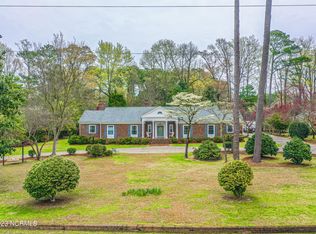 306 Lake Dr, Clinton, NC 28328