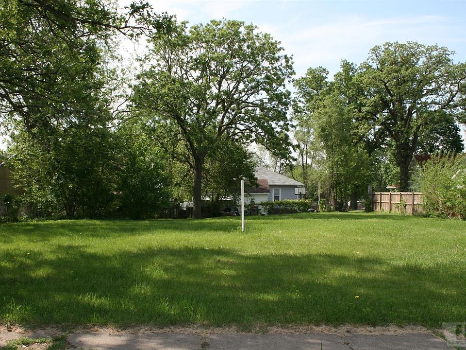 2nd image of 717 N 2nd Ave E