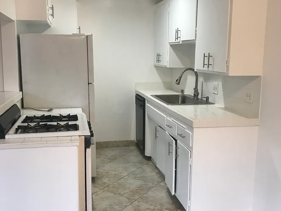 1829 Beloit Ave #2