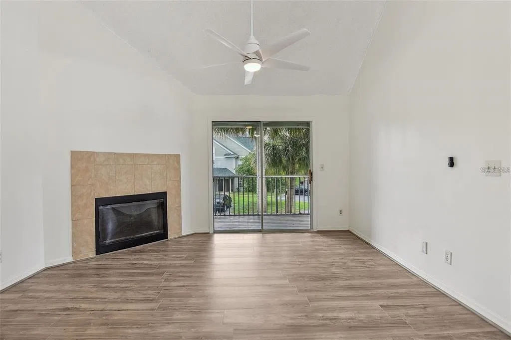 2 bed, 1.0 bath, 1342 sqft, $1,650 — Photo 2